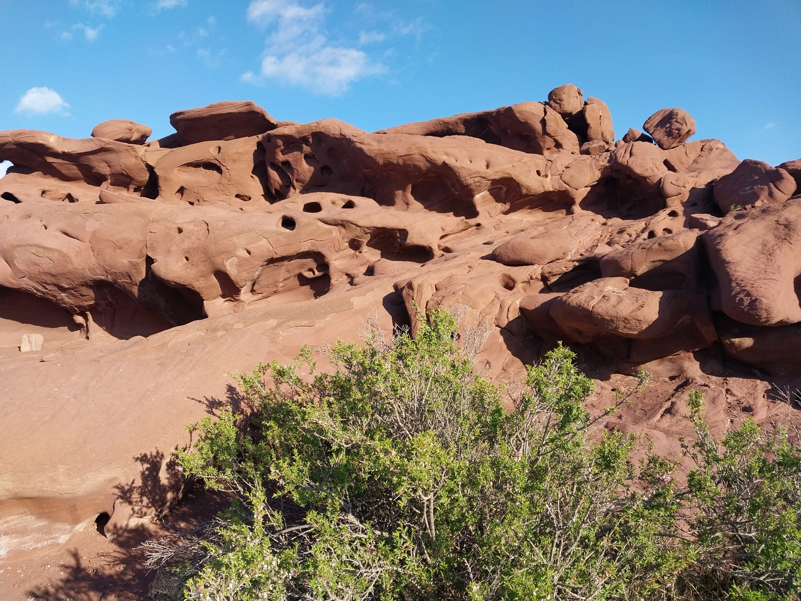 Эродированные лавовые формы Катутау